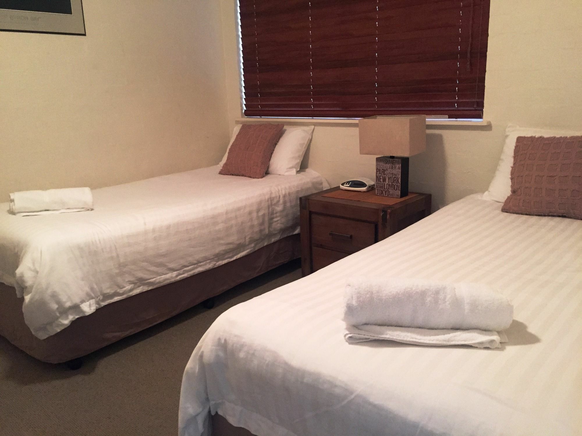 มารีเนอร์ เบย์ อพาร์ตเมนท์ Aparthotel ไบรอนเบย์ ภายนอก รูปภาพ